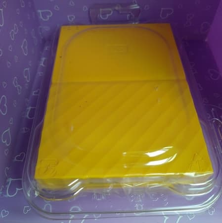 04 WD My Passport 4TB 2.5吋行動硬碟 透明塑膠盒進行包覆