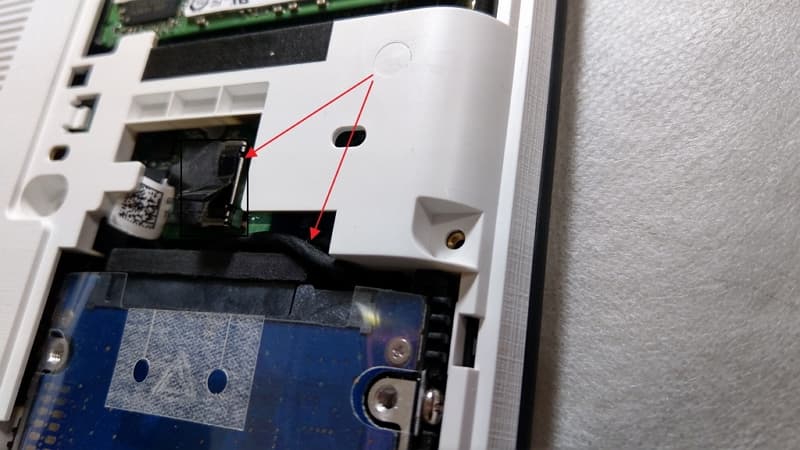 重灌 Acer E5-475G 筆電 Windows 10 的步驟 6 05 Acer E5 475G 重灌 Windows 10 額外的硬碟排線