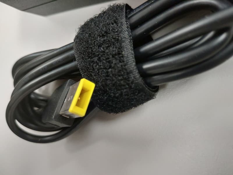 18 Lenovo Y530 開箱 電源變壓器插頭規格