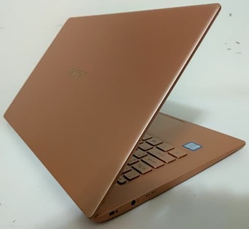 23 Acer Swift 5 SF514-52T 側視圖
