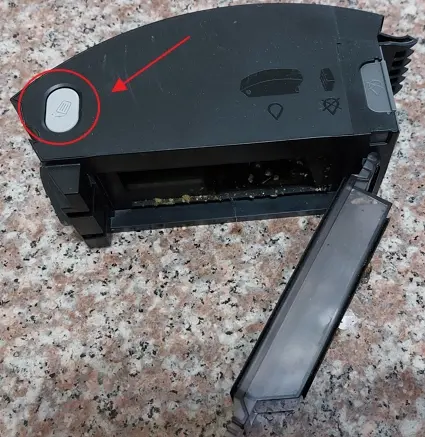 14-iRobot-Roomba-i7-clean-box