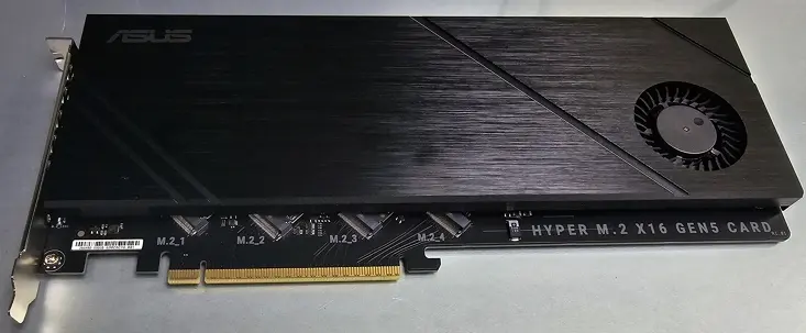 【M.2 SSD 擴充卡實測】ASUS Hyper M.2 x16 Gen5:效能提升還是變差 12 250126_10_ASUS Hyper M.2 x16 Gen5 top view