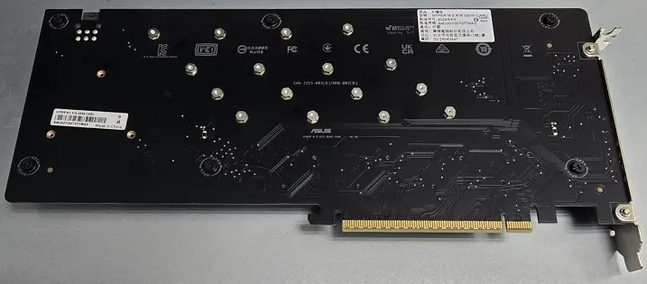 【M.2 SSD 擴充卡實測】ASUS Hyper M.2 x16 Gen5:效能提升還是變差 13 250126 11 ASUS Hyper M.2 x16 Gen5 bottom view